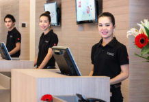 Nhân viên bộ phận tiền sảnh