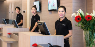 Nhân viên bộ phận tiền sảnh