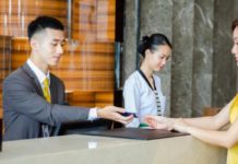 Nhân viên lễ tân khách sạn là gì