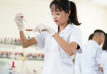 Nên học ngành Dược ở trường nào?