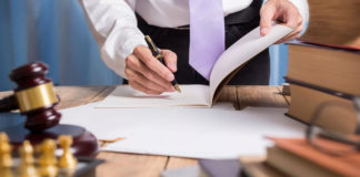 Ngành luật kinh tế là gì?