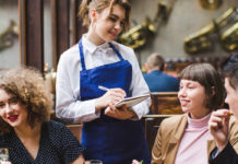 Staff là gì? Staff là nghề gì? Các vị trí Staff phổ biến staff là gì