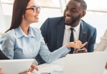 làm phiên dịch viên có cần bằng đại học không